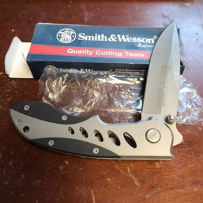 Smith and Wesson Extreme Ops Model CK70 Folding Knife New cutting horse