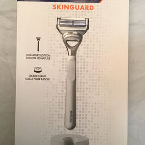 Gillette SkinGuard Men's Signature Edition Razor Cartridge And Razor Stand New