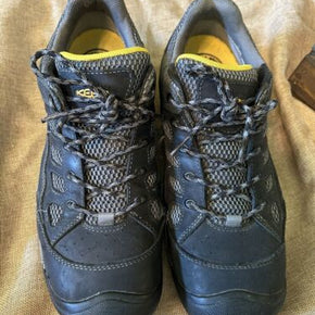 Mens Keen Hiking Boots - size 12D