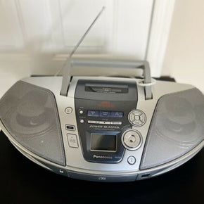 Panasonic RX-ES29 CD/Radio/Cassette Boombox Works EX