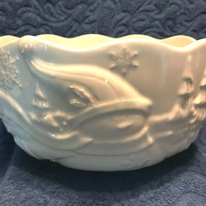 LARGE 5-QT BELLA CASA BY GANZ EMBOSSED WHITE SNOWMAN/CHRISTMAS TREE SERVING BOWL