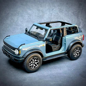 Special Edition Diecast Boxed 1:18 Scale Model Car / Multiple models / Car Model 2021 Ford Bronco Badlands Blue