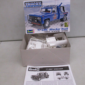 Revell Trucks 1977 GMC Wrecker Truck 1/25